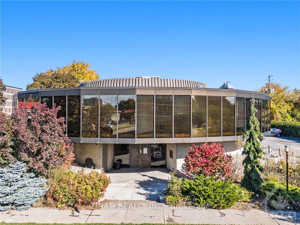 2300 CARLING Avenue, Britannia Heights - Queensway Terrace N and Area, ON K2B 7G1