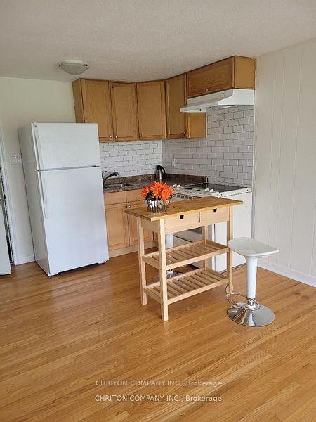 566 Chantenay Drive Ground, Mississauga, ON L5A 1G2 property