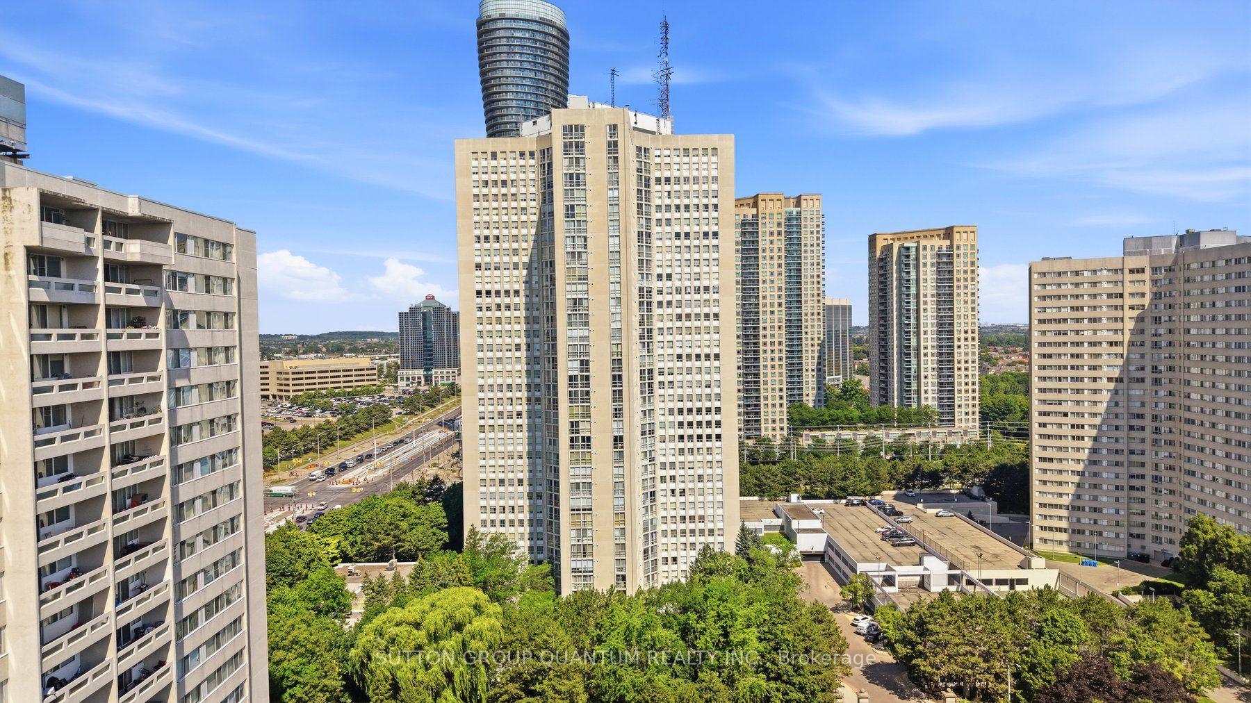 3650 Kaneff Crescent 304, Mississauga, ON L5A 4A1 property