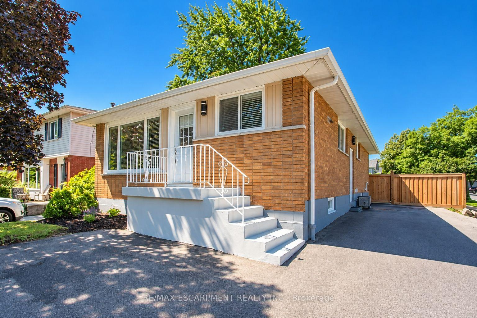 576 Turner Drive Main, Burlington, ON L7L 2W7 property