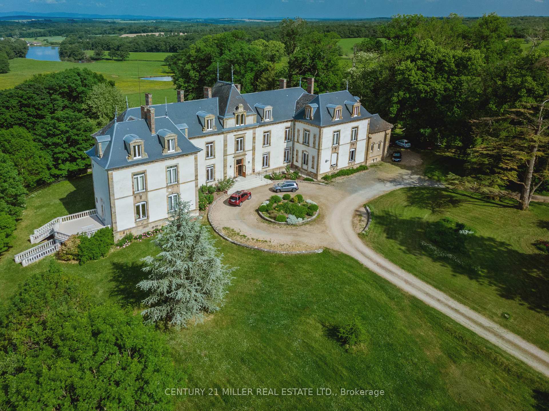 58270 Beaumont-Sardolles, France 58270