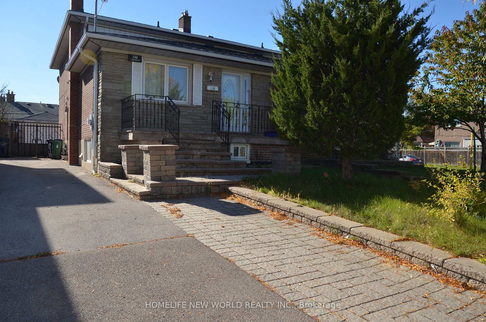 138 Lindylou Road, Toronto, ON M9M 2B6 property