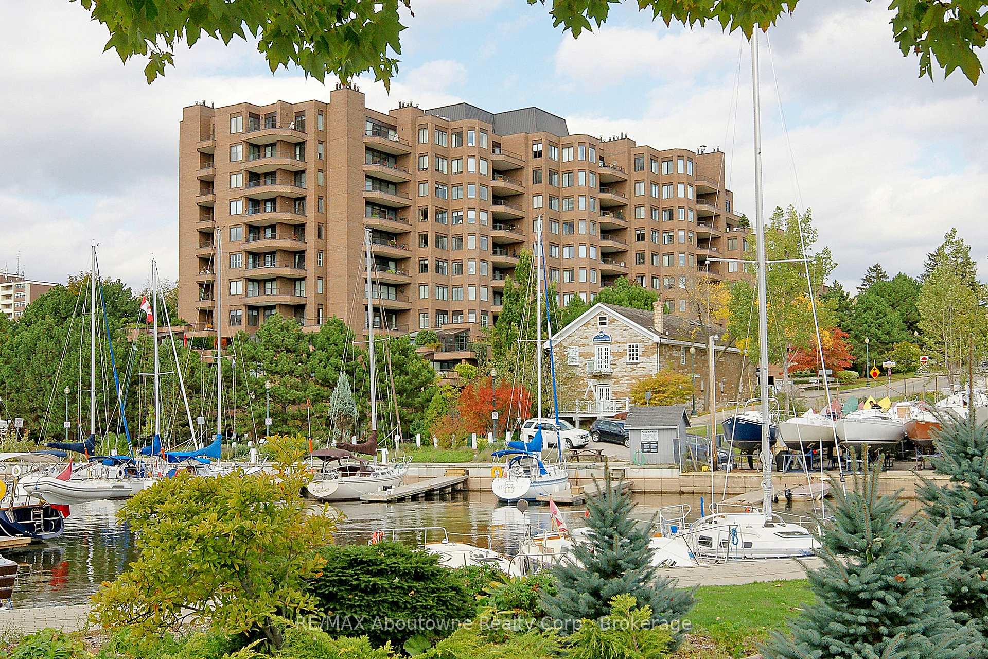 100 Lakeshore Road E 1105, Oakville, ON L6J 6M9 property