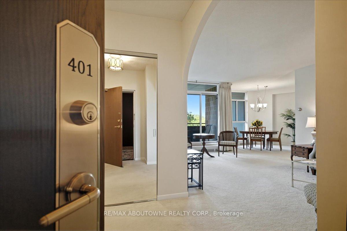 5250 Lakeshore Road 401, Burlington, ON L7L 5L2 property