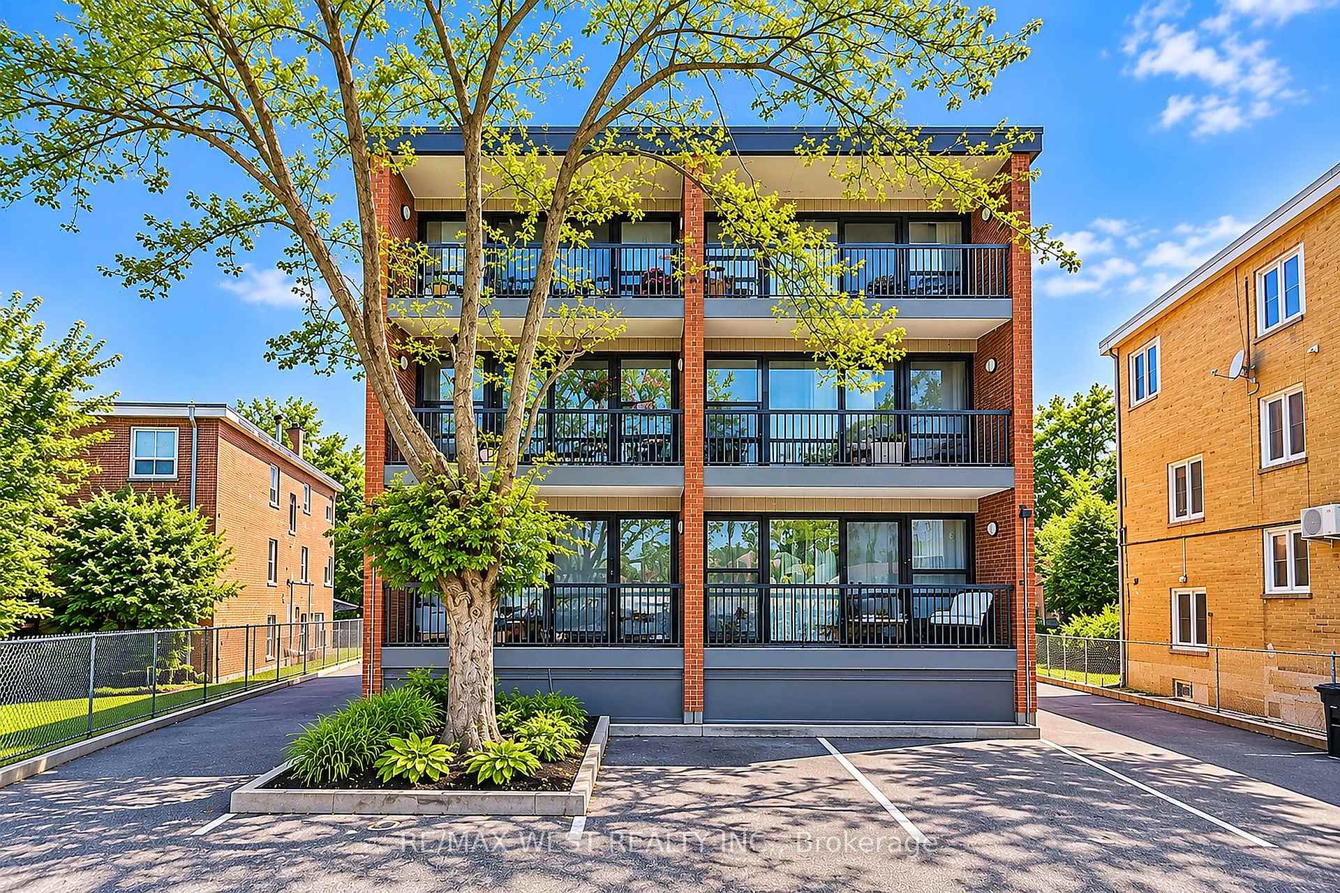 291 Scarlett Road 101, Toronto, ON M6N 4L1 property