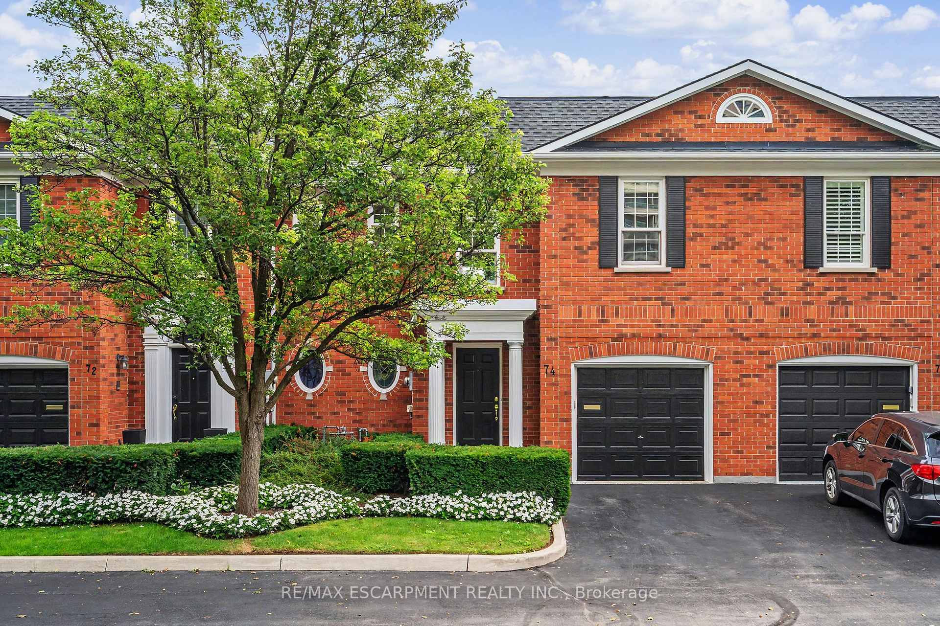 74 Fairwood Place W, Burlington, ON L7T 4B6 property