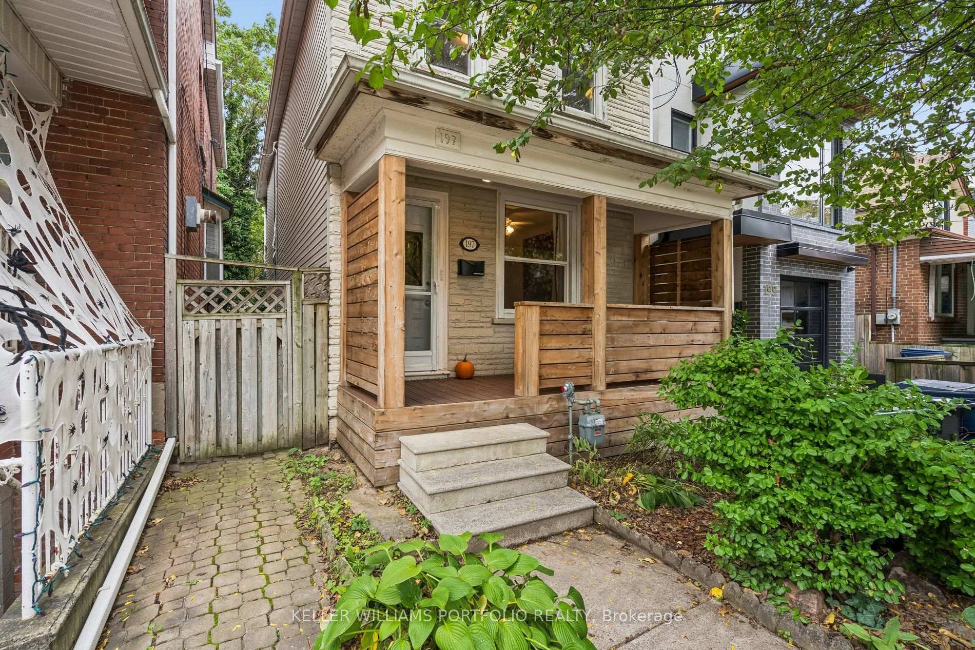 197 Yarmouth Road, Toronto, ON M6G 1X5 property