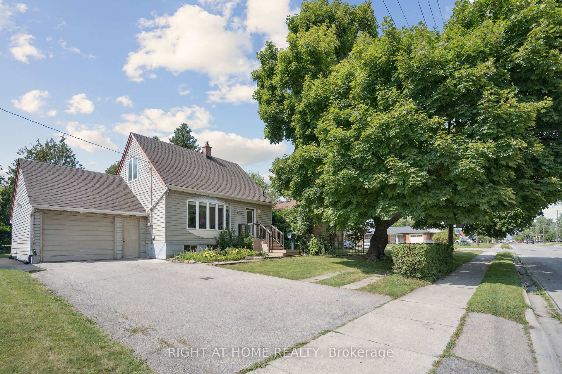 2343 Mountainside Drive, Burlington, ON L7P 1C1 property