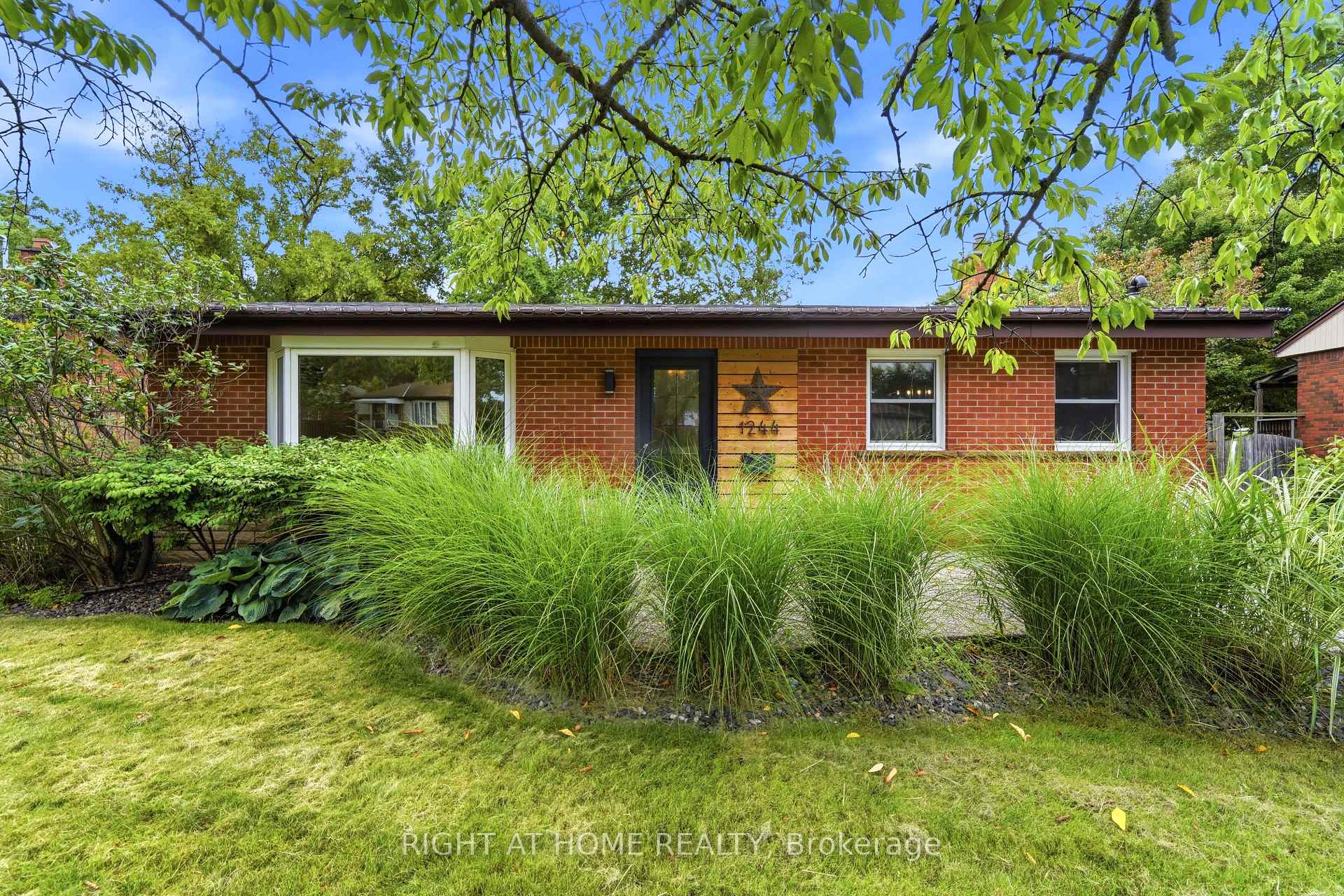 1244 De Quincy Crescent, Burlington, ON L7P 1E1 property
